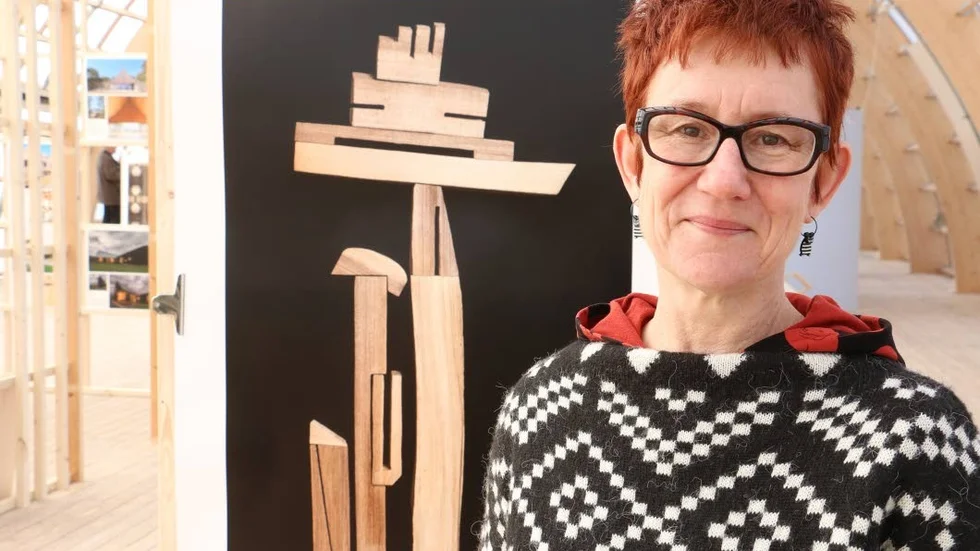 Fotografen Vibeke Mathiesen nalkas materialet Trä på ett lite annorlunda sätt.
