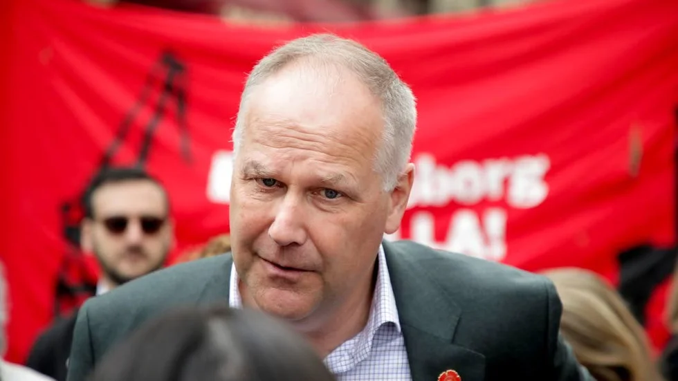 Har Jonas Sjöstedt drivit kommunistisk politik? Nej, knappast, tycker skribenterna.