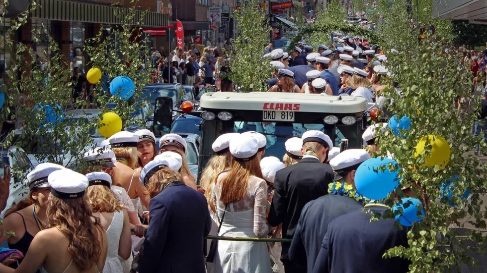 Så här såg det ut på Storgatan i Linköping 2018. Efter två års uppehåll kommer Linköpingsborna i år få se studentflak igen.