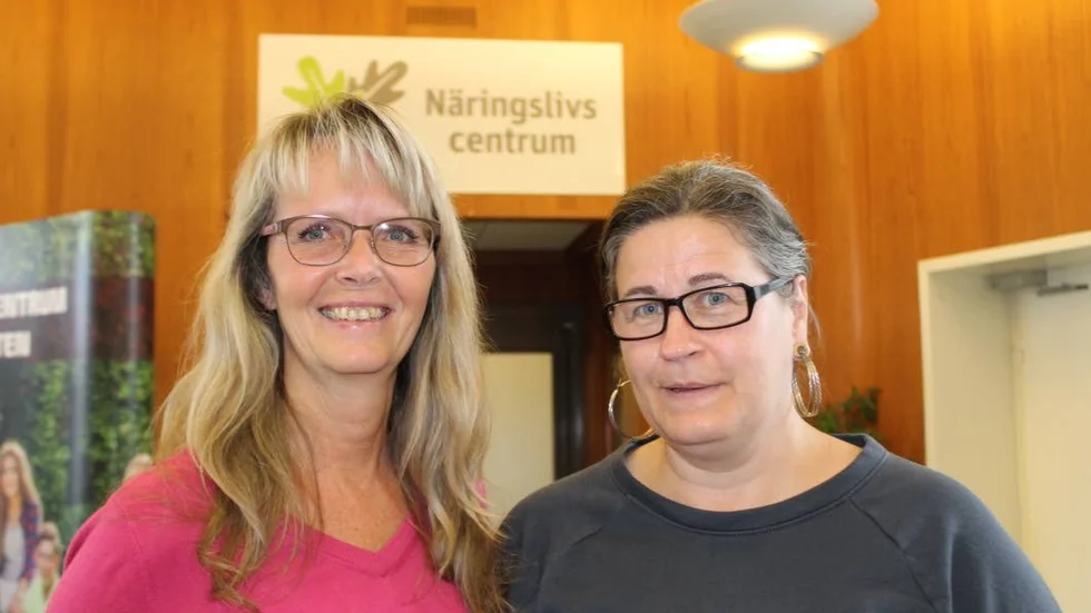 Marianne Jansson och Jeanette Andersson på Näringslivcentrum är redo att ta emot anmälningar till årets satsning inom ÅÄÖ,  Åtvidaberg Är Öppet. Det råder ingen tvekan om att de vill fylla mässlokalerna i Företagspark Facetten.