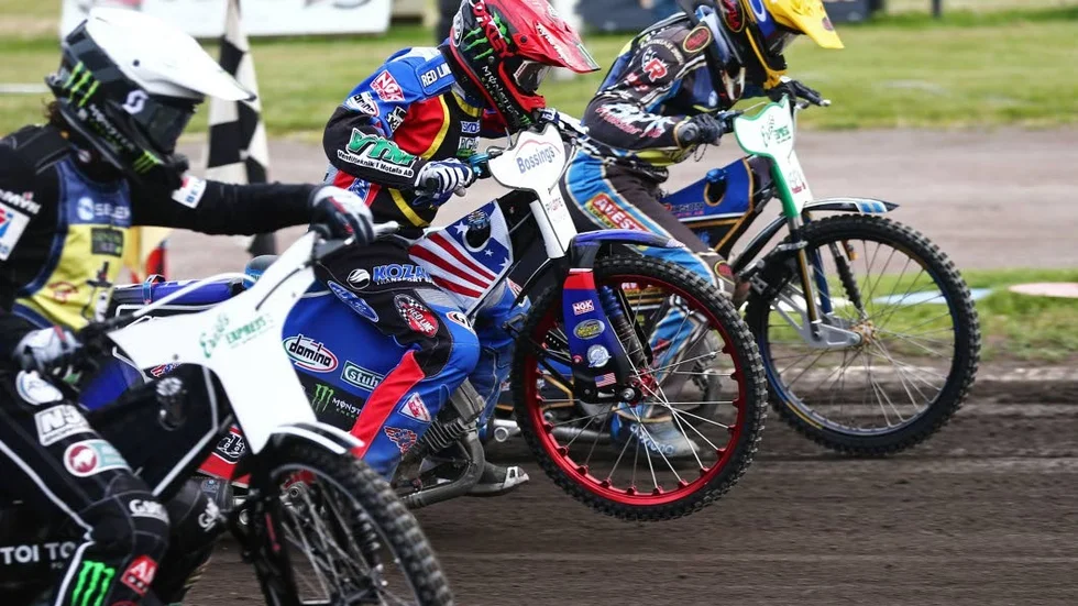 ANSÖKAN. Svemo, motorcykelsportens förbund, har beslutat att stänga elitserien i speedway under de kommande tre åren. Klubbar måste ansöka för att ta sig upp.