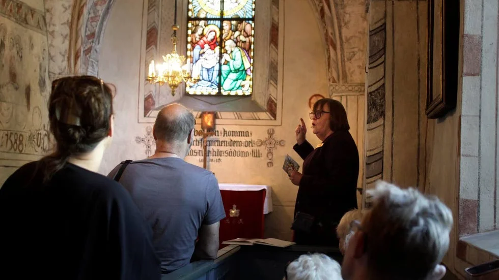 Medeltida kor. Birgitta Widén Blomberg berättar om den äldsta delen av Veta kyrka.