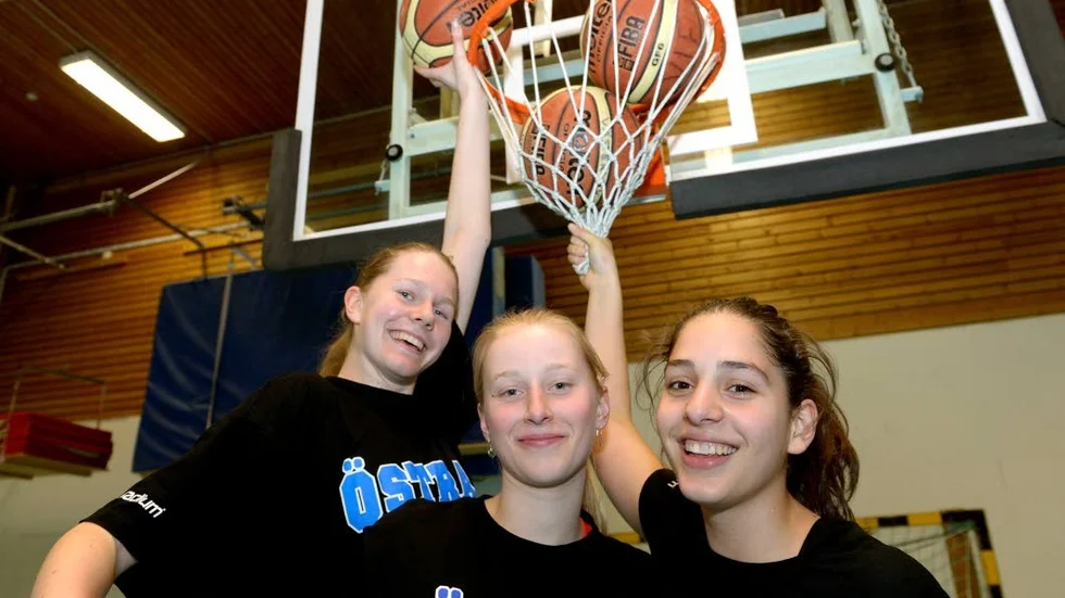 På uttagning. Lisa Dahl, Emelie Axelsson och Stella Gavriilidou är kallade till den sista uttagningen med distriktslaget.