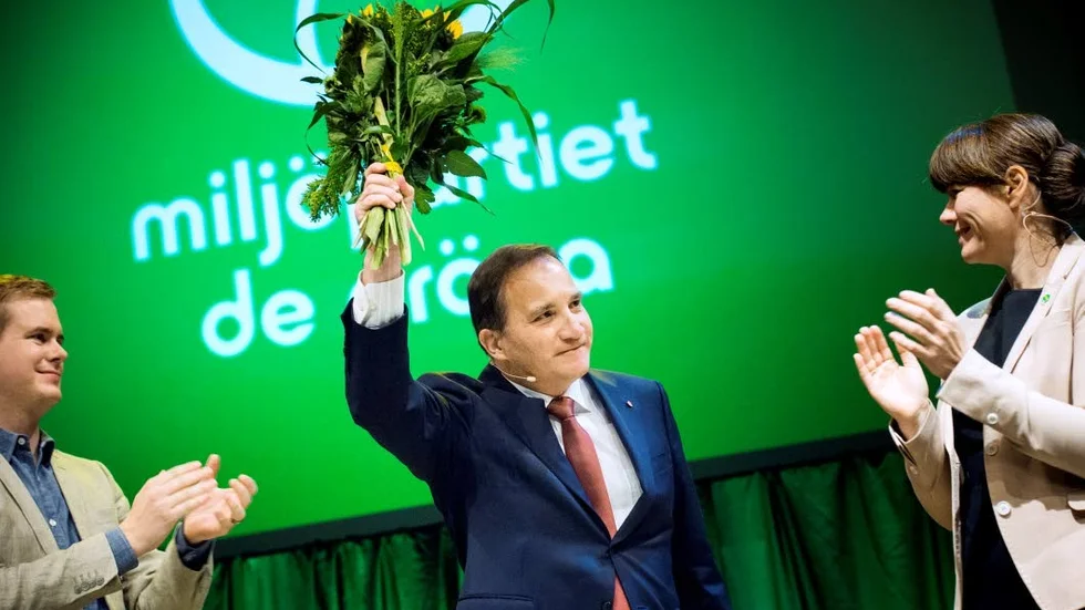 Identitetskris. Miljöpartiet bör stå för regeringens politik eller lämna den.