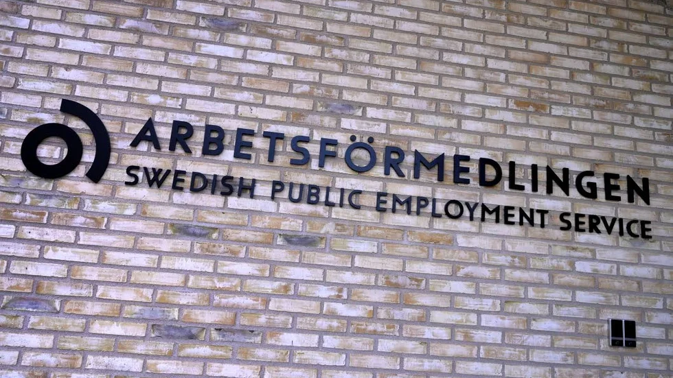 Den pågående hastiga omstöpningen av Arbetsförmedlingen riskerar att gå ut över dem som redan står långt från arbetsmarknaden, skriver Anders Knape, SKL.