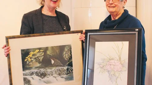 Christina Arvidsson och Iréne Köhler visade upp två av de 69 vinsterna.