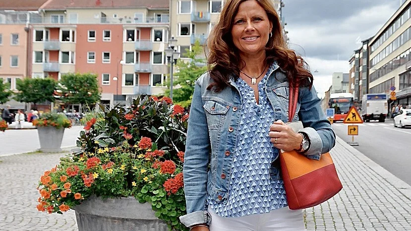 Östgötamats Louise Alenbrand är laddad inför dagens marknad på Borggården. Hon tänker fylla hela väskan med nyskördade läckerheter.