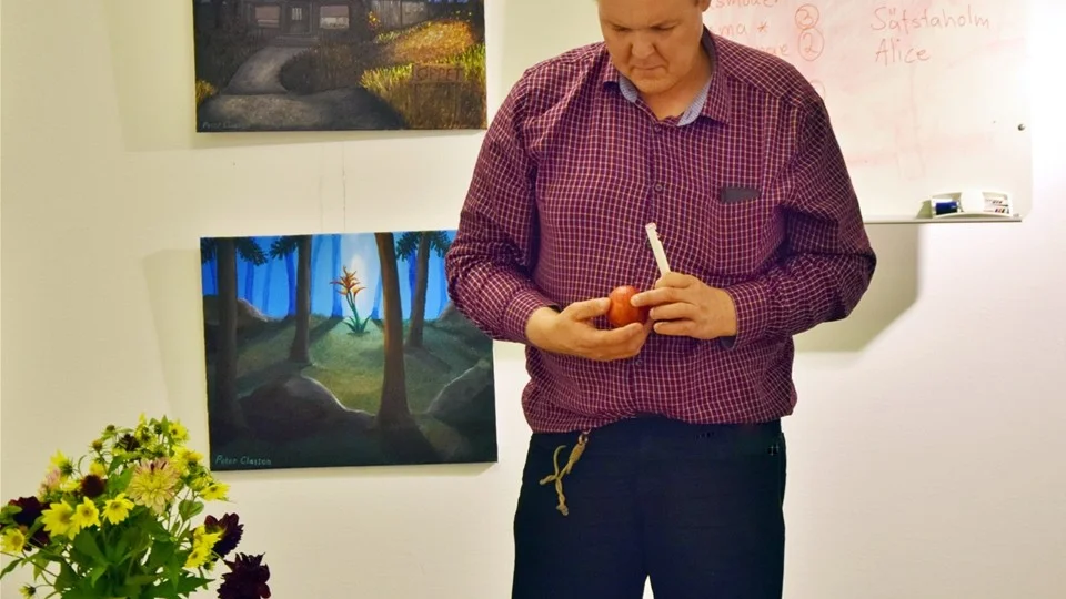 Trädgårdsmästaren och pomologen Krister Andersson delade med sig om sin kunskap kring äpplen och äppelträd under tisdagskvällen. Foto: Morgan Karlsson