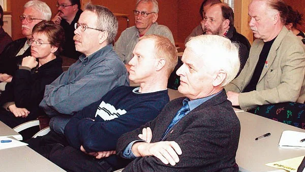 Bengt Hallberg, närmast kameran, var inbjuden som föreläsare på seminariet i Virserum. Han krävde att M-real tar sitt fulla ansvar för människorna i Silverdalen.