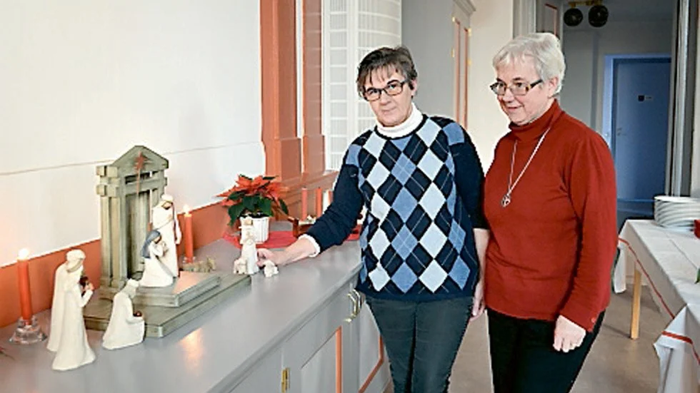 Eva Byström och Clara Lundén ansvarar för julfirandet i församlingshemmet i år.