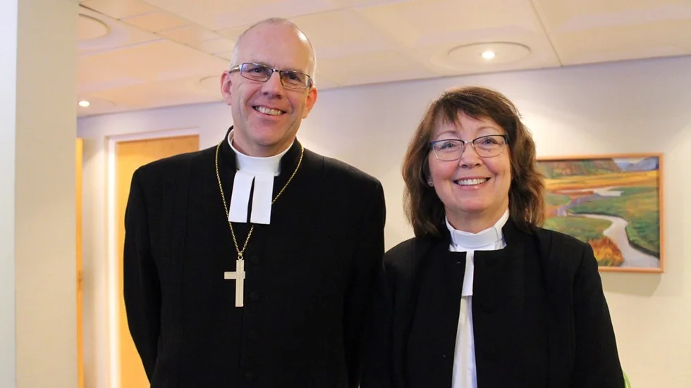 Biskop Martin Modéus visiterar Aspelands pastorat, med start i dag. På bilden också kyrkoherde Marita Rosén.
