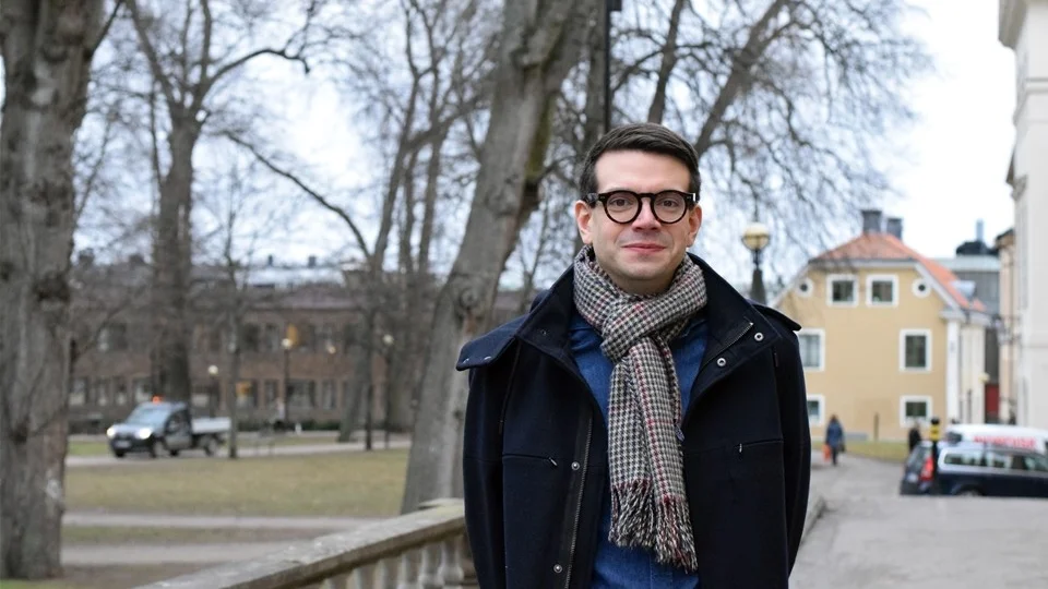 Samhällsbyggnadsnämndens ordförande Elias Aguirre är nöjd med bygget än så länge. Foto: Max Elofsson
