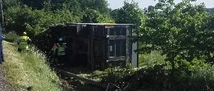 Lastbil välte vid Omberg