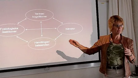 Verksamhetschefen Maria Engman föreläste om kvinnors känslor, fysiologiska reaktioner och hon gav ST-läkarna råd och tips om bland annat forlossningskonst.