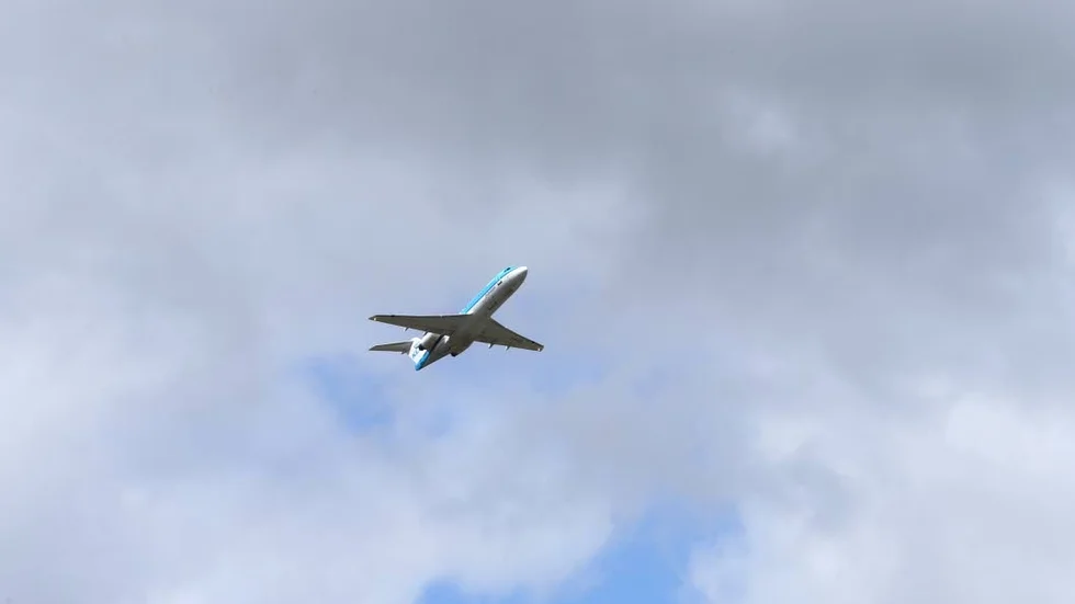 Lyfter. Ett KLM-flyg lyfter från Linköping city airport.