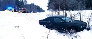 BLÅLJUS: Trafikolycka - körde av vägen