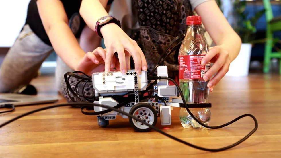 Robotar och kul med programering på schemat under Code summer camp i Mjärdevi.