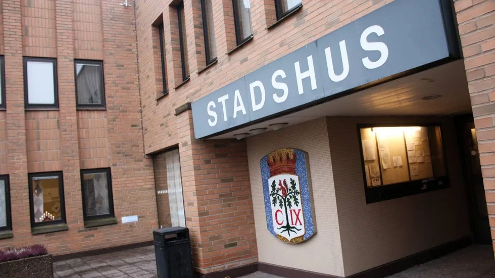 Vilka partier får vilka positioner i stadshuset? Den olidliga spänningen om hur kommunvalet i Vimmerby egentligen slutar består.
