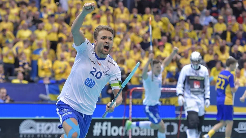 Andra raka guldet för Finland. Sverige räckte inte till när det gällde. Men uppfinningen innebandy är på rätt väg breddmässigt, skriver Jens Bollius.