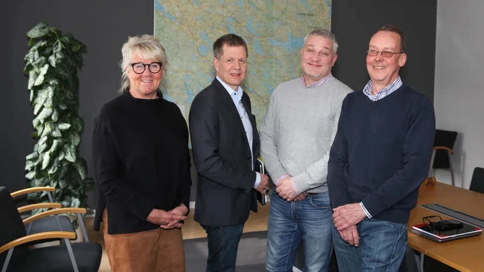 Nöjda. Från vänster: kommunalrådet Elisabet Edlund (S), biträdande kommundirektör Stefan Nilsson, kommundirektör Robert Bredberg och kommunalrådet Bo Hasselblad (M).
