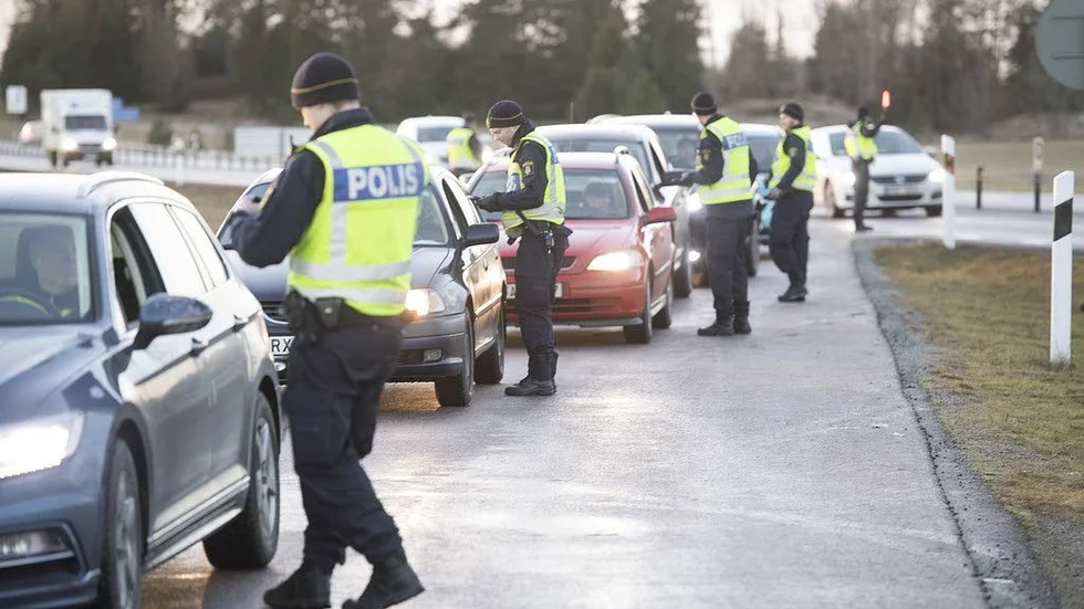Trafikkontroll. Då vände en bilist.