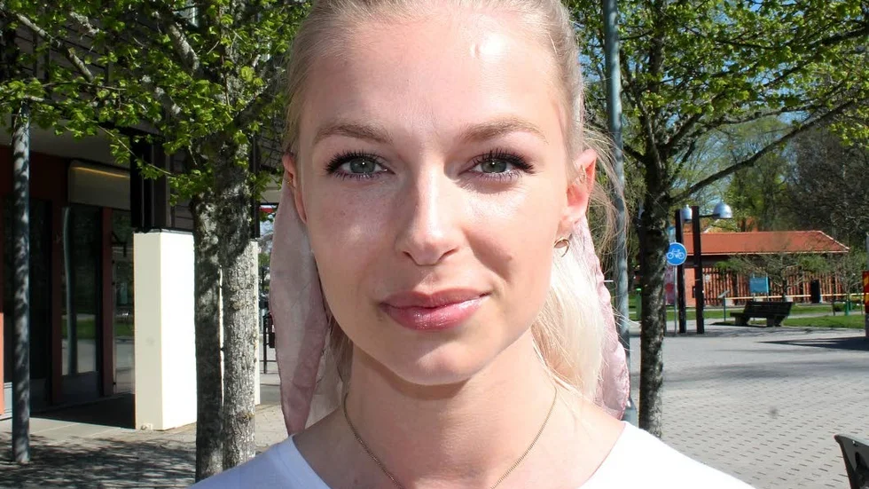 Ylva Lundegård berättar att hon fått jobb på Ericsson i Linköping som programmerare mellan juni och augusti.