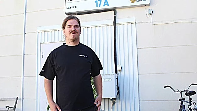 I fem år har Andreas Ruhlnader jobbat som reporter och tekniker på Radio Leo.  Nu väntar ett annat jobb.