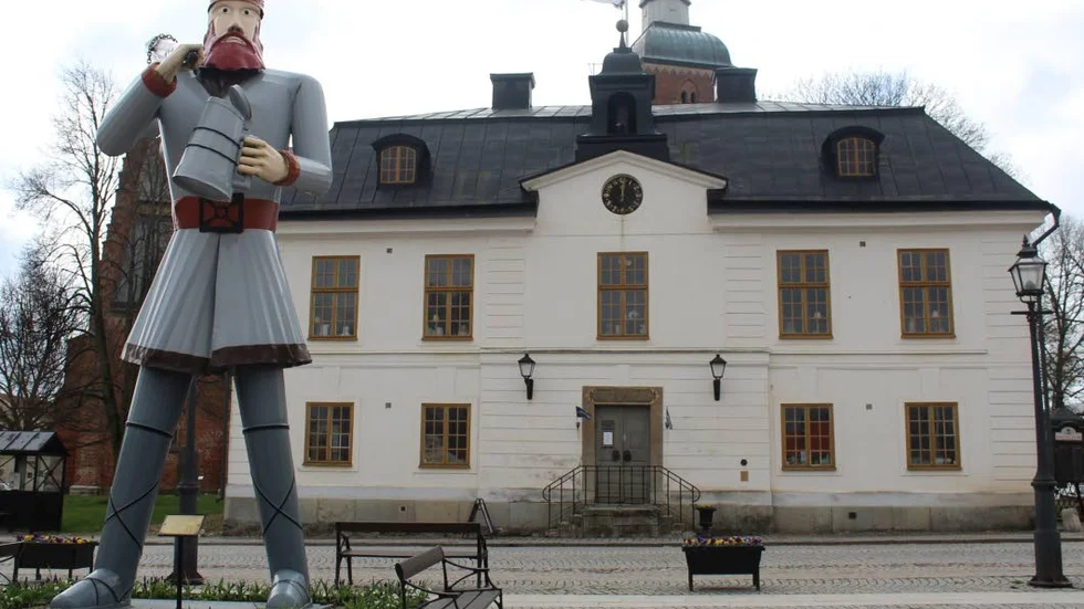 Byggnaden från 1770 får inte byggas om, men bör kunna användas till något betydelsefullt nu och i framtiden, tycker Liberalernas Curt Karlsson.