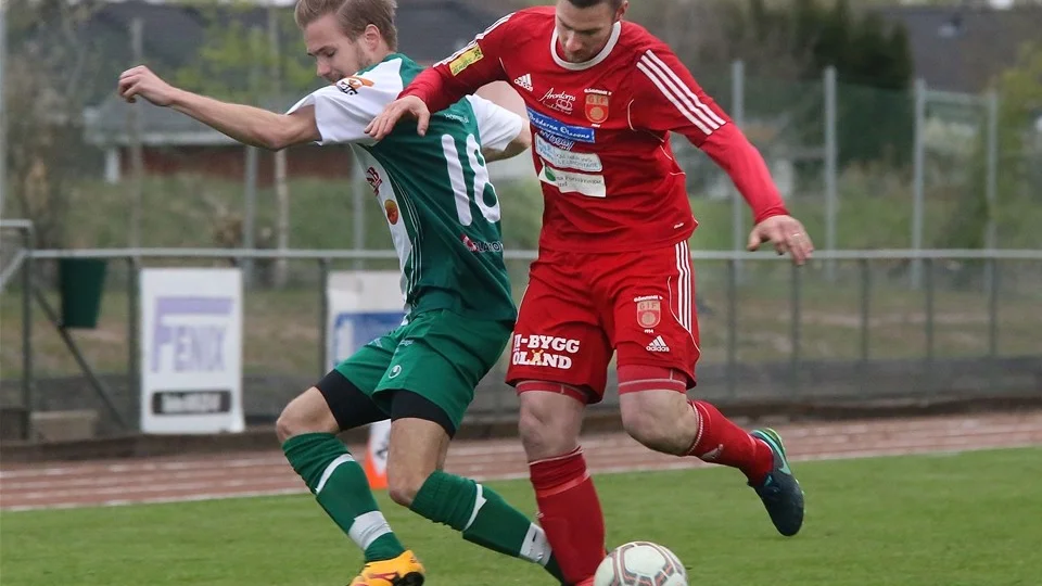 John Svenssons Hultsfred hade Glömminge i ett bra grepp men tappade och föll med 2–3. Foto: Roelof Stroetinga