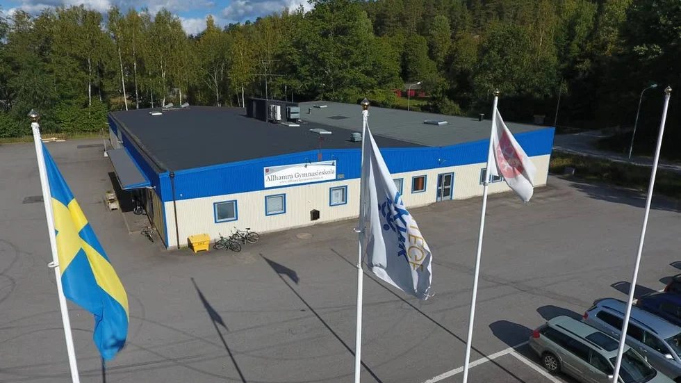 Allhamraskolan. Vänsterpartiet i Kinda beklagar att verksamheten upphör.