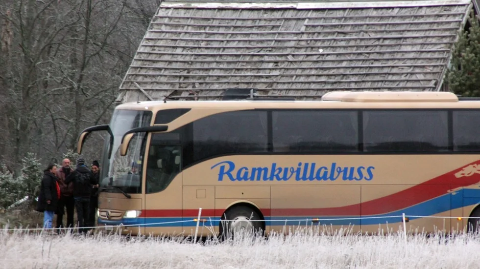 Fem personer häktades i dag, på sannolika skäl inblandade i tiggerihärvan, där 29 bulgarer tvingats att tigga. 25 av de drabbade hittades på adresser i Hultsfred och Virserum