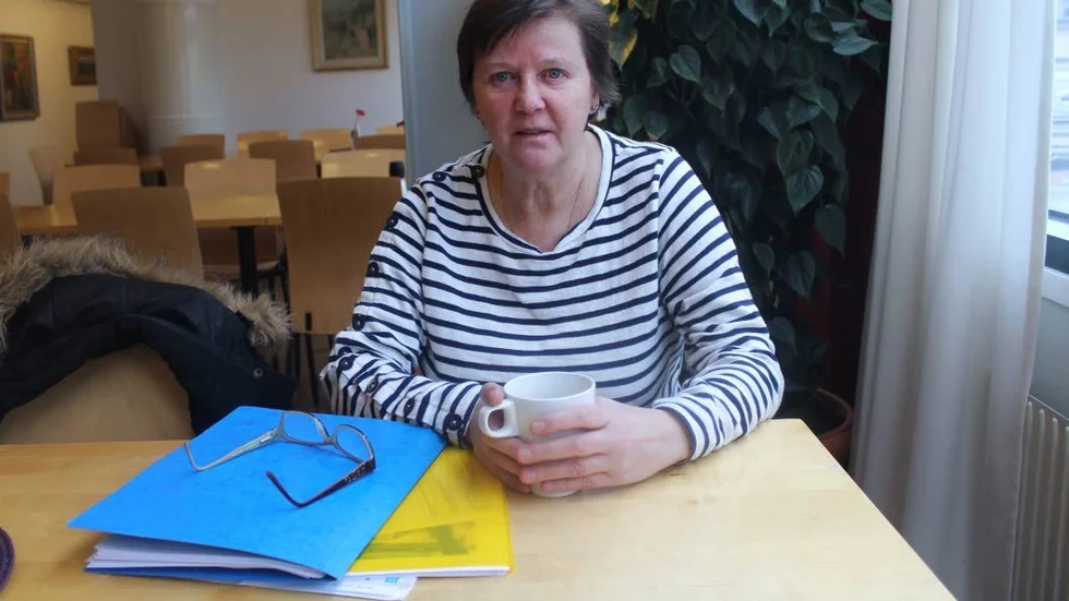 Sjuk. Karin Claesson äter morfin mot smärtan, men måste fortsätta jobba i väntan på beslut.