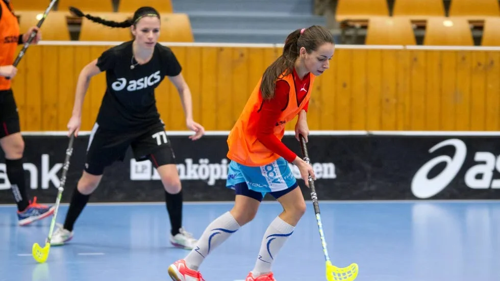 Med sina blott 158 centimeter blir nyförvärvet Veronika Enenkelova kortast i Libk. Men snabb och spelteknisk hoppas hon kunna bidra i laget.