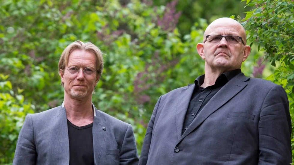 Anders Roslund och Börge Hellström gör researcharbetet och historiebyggandet tillsammans, men det är Andres Roslund som skriver.