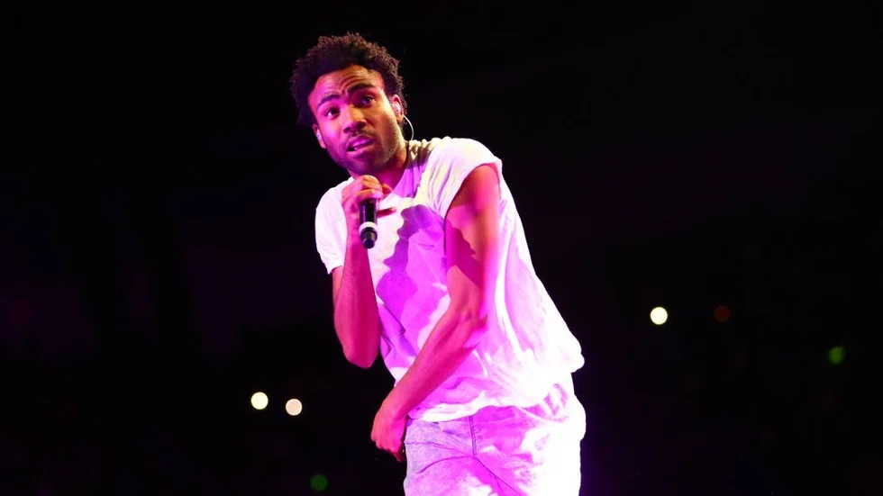 Donald Glover, alias Childish Gambino, bollar med två karriärer, dels som artist, dels som skådespelare. Man kan bland annat se honom i en av de kommande Star wars-filmerna.