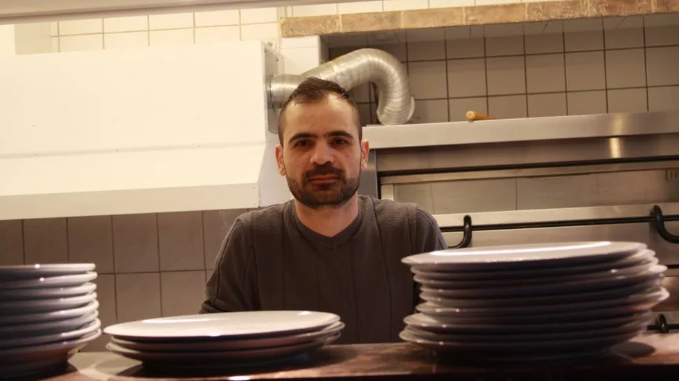 En chansning. Steven Odesho är en av ägarna till den nya pizzerian i Hästholmen.
