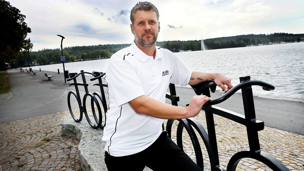 Med två veckors distans till Piraternas slut på säsongen är lagledaren Stefan Andersson Skill fortfarande besviken. "Hemmatchen mot Rospiggarna i slutspelet var det mest pinsamma jag varit med om. Jag förstår fortfarande inte vad som hände".