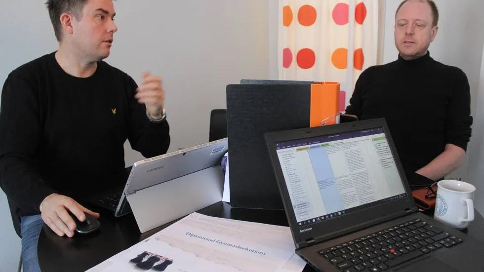 Pierre Arvidsson och Thomas Wigren i diskussioner kring innehållet i ansökan.