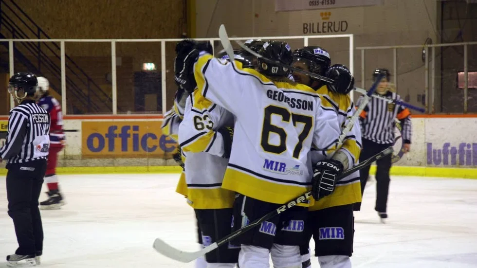 Senast Vimmerby spelade i Grums, så fick de fira uppflyttning till division ett.