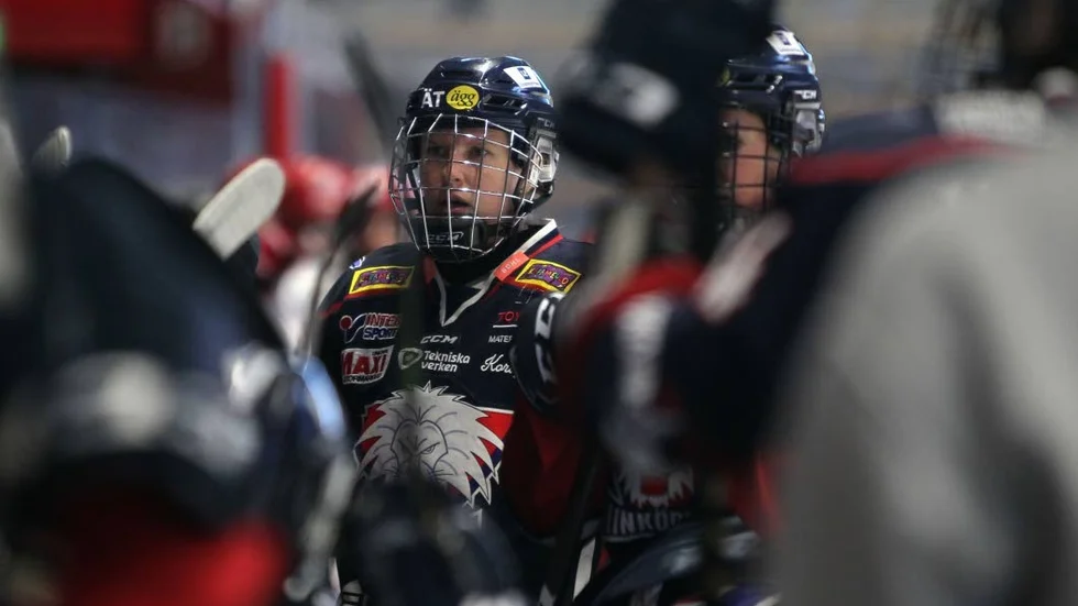 Pernilla Winbergs mål till 4–2 var snyggt. LHC har 2–0 i matcher i SM-semifinalen mot Modo.