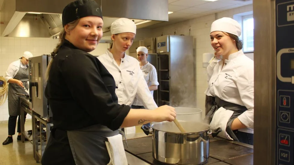 Amanda Anemyr, t v och de andra eleverna på Restaurangskolan kan välja bland sommarjobben.