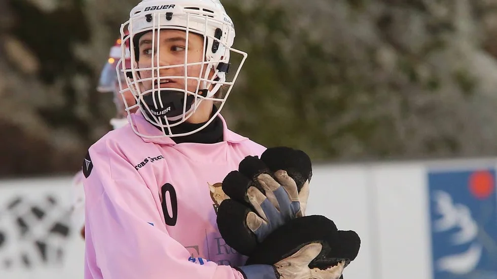 Målvakten Alfred Karlsson har förlängt med Målilla Bandy.