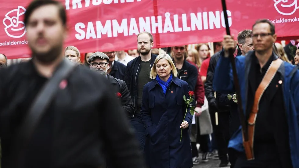 Magdalena Andersson och Socialdemokraterna på marsch mot sig själva.