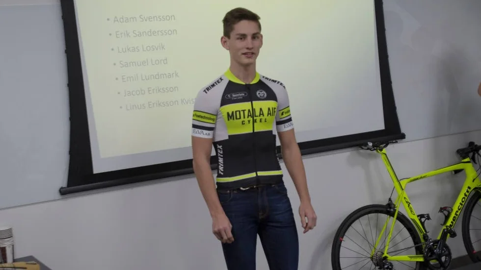 NÖJD. Efter att tidigare ha kört för CK Bur i halmstad blir det Maif CK för den unge cyklisten Lukas Losvik.