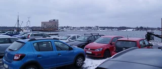 Politiker tvekar om gratis parkering