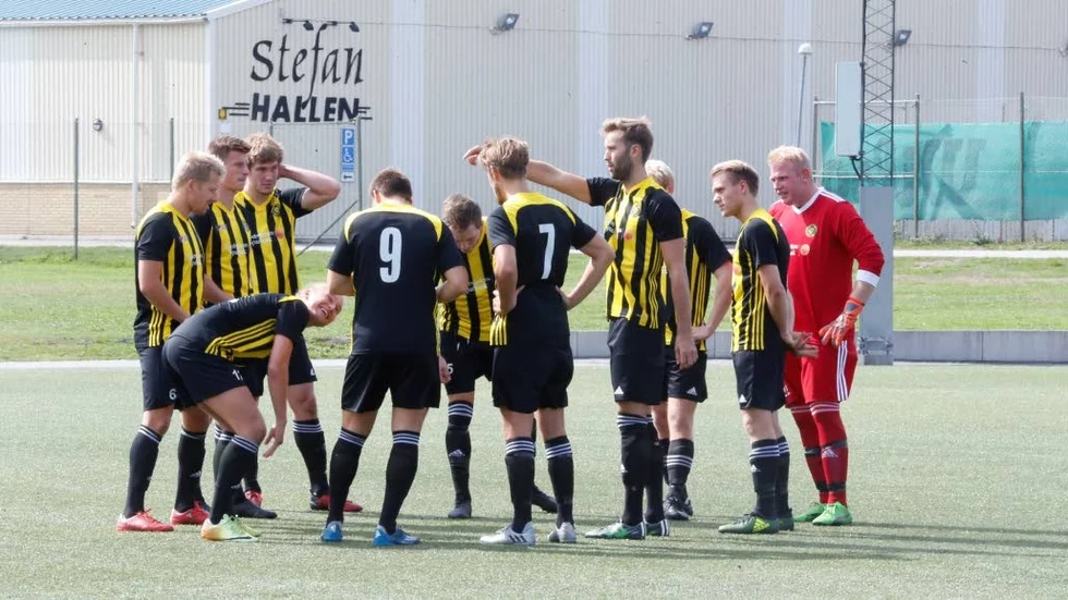 Västerviks FF letar ny tränare efter Magnus Fälts avgång.