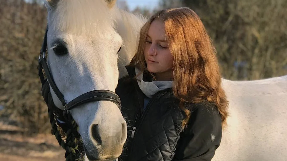Isabella Malm är på väg tillbaka efter benbrottet i det otäcka fallet med La Bamba. I sommar ska ekipaget tävla igen.