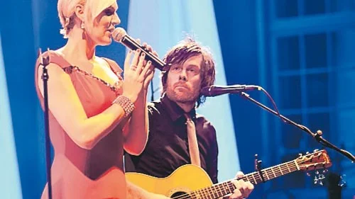 Sanna Nielsen och gitarristen och pojkvännen Joakim Ramsell.