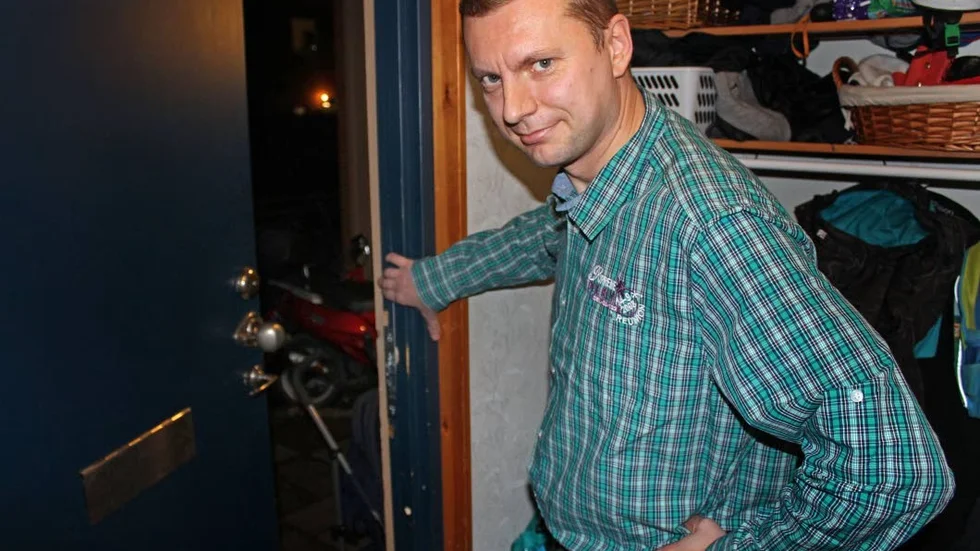 Förstärkt lås. Oleg Sysoev berättar att de efter inbrottet fick ett förstärkt lås i dörren.