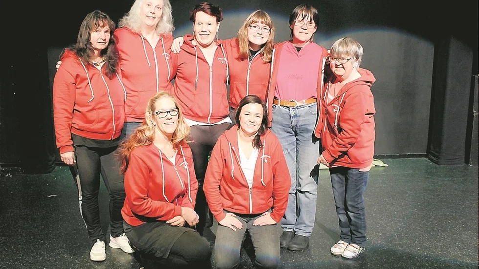 Teaterfabriken består för närvarande av Pia Karlsson, Ragnhild Svensson, Karin Fransson, Viola Torlamb, Anne-Maarit Kallela och Elvy Bernhardsson. Ledare är Beatrice "Bisse" J Johansson och Carina Westerlund. Foto: Lena Dahlberg